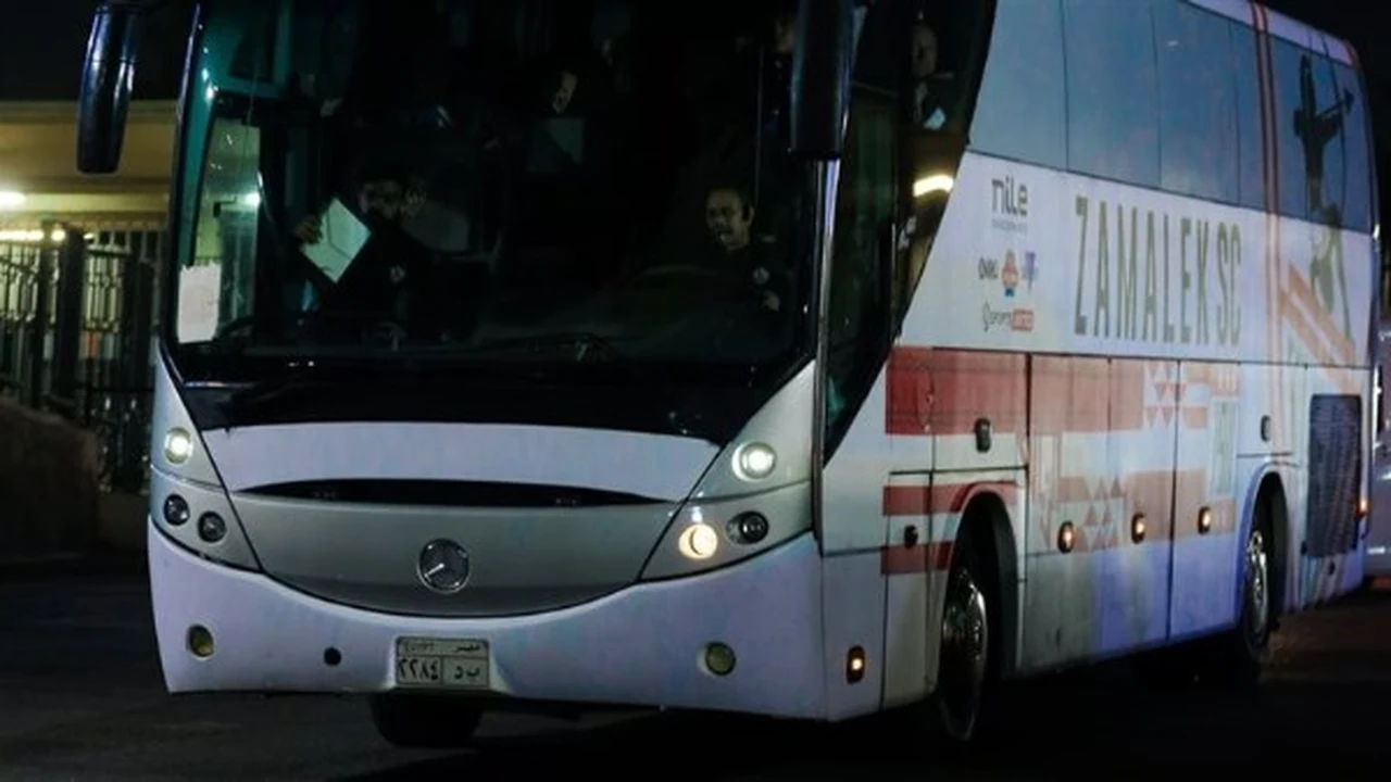 حافلة الزمالك تبلغ استاد نيلسون مانديلا استعدادا لمواجهة شباب بلوزداد في الكونفدرالية